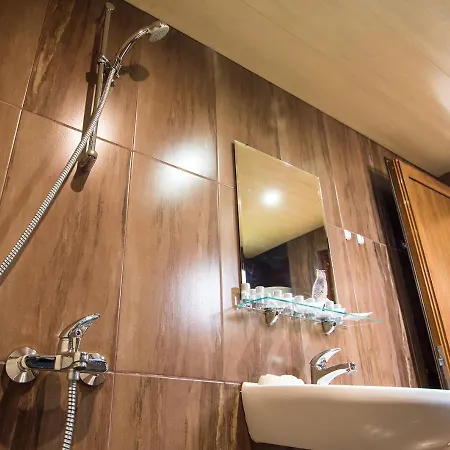 комплекс будното око The * Pasarel